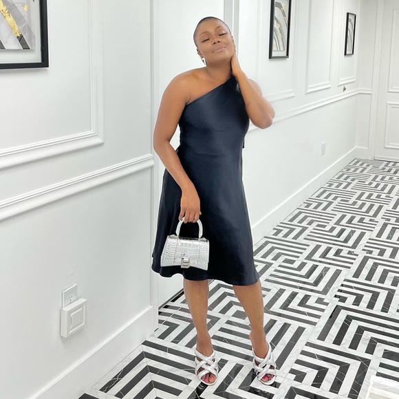 BEAUTIFUL ANN TAYLOR BLACK HALF SHOULDER EVENING/FORMAL DRESS 100% SILK - Picture 4 of 5